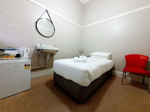 Royal Hotel West Wyalong - Tourism Gold Coast 4