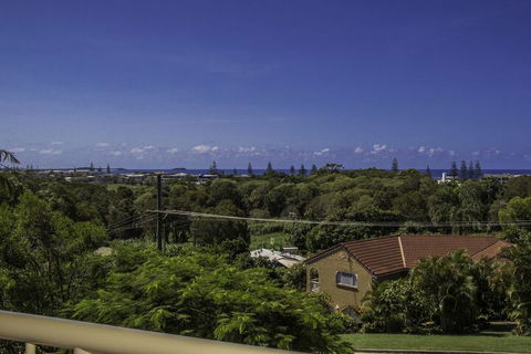 KINGSCLIFF HOLIDAY HOME On The HILL SYDS VIEW - Tourism Gold Coast 1