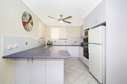 KINGSCLIFF HOLIDAY HOME On The HILL SYDS VIEW - Tourism Gold Coast 5