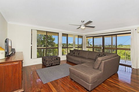 KINGSCLIFF HOLIDAY HOME On The HILL SYDS VIEW - Tourism Gold Coast 4