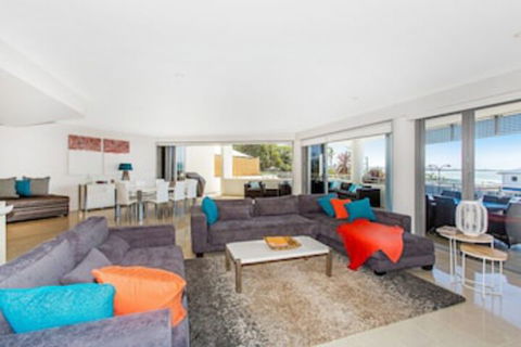 KINGSCLIFF OCEAN FRONT TERRACE 4 - Tourism Gold Coast 0