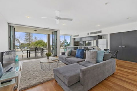 KINGSCLIFF NOR NOR EAST 101 On MARINE PARADE - Tourism Gold Coast 0