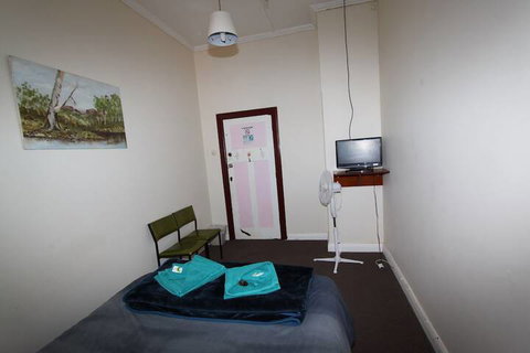 Kaneira Hotel - Tourism Gold Coast 4