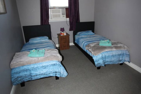 Kaneira Hotel - Tourism Gold Coast 3