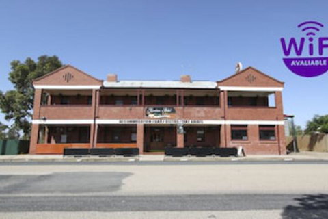 Kaneira Hotel - Tourism Gold Coast 0
