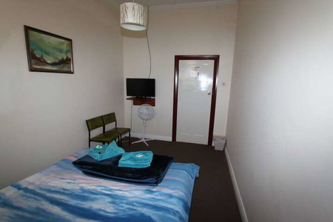 Kaneira Hotel - Tourism Gold Coast 6