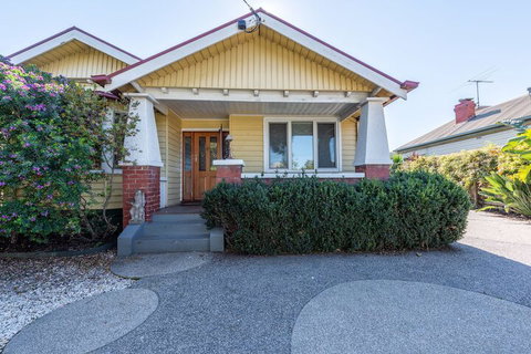 Gorgeous Family Retreat Next To The CBD - Tourism Gold Coast 5