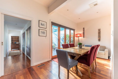 Gorgeous Family Retreat Next To The CBD - Tourism Gold Coast 3