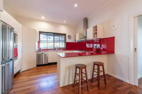 Gorgeous Family Retreat Next To The CBD - Tourism Gold Coast 2