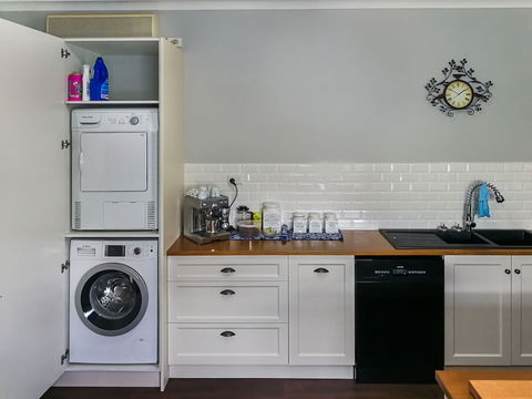 Airport B&B - Tourism Gold Coast 1