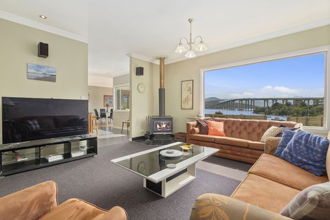 Manfield City Waterfront View Cottage - Tourism Gold Coast 4