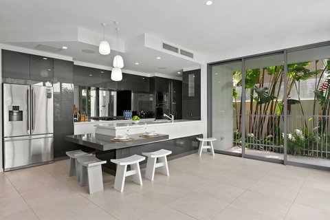Tranquil Waters - Luxury In Oceans Edge - Tourism Gold Coast 5