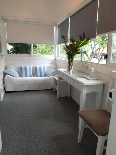 The Boathouse A 3 Bedroom House - Tourism Gold Coast 6