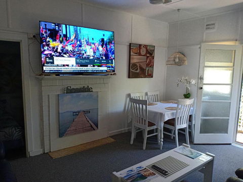 The Boathouse A 3 Bedroom House - Tourism Gold Coast 1