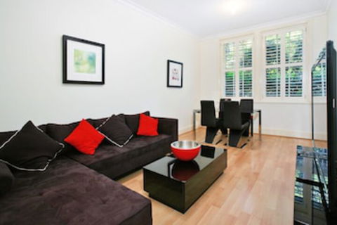 Art Deco In The Cul-de-Sac - Tourism Gold Coast 0