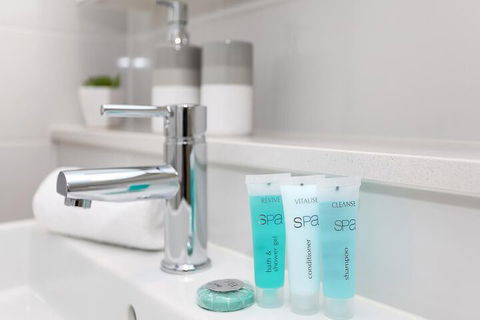 Art Deco In The Cul-de-Sac - Tourism Gold Coast 3