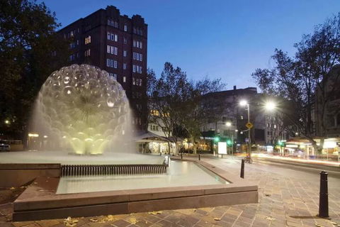 Art Deco In The Cul-de-Sac - Tourism Gold Coast 7