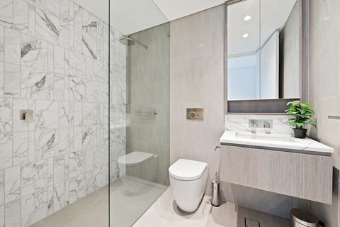 Ultra Modern Brand New CBD View - Tourism Gold Coast 4