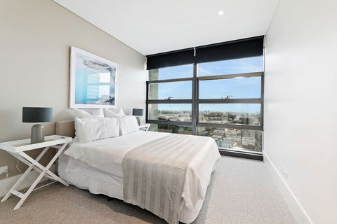 Ultra Modern Brand New CBD View - Tourism Gold Coast 7