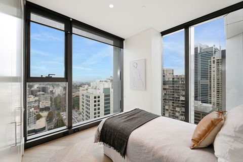 Ultra Modern Brand New CBD View - Tourism Gold Coast 3
