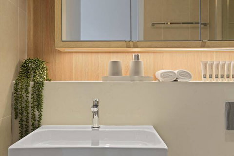 New Contemporary Apartment Near Macquarie Centre - Tourism Gold Coast 7