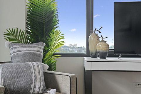 New Contemporary Apartment Near Macquarie Centre - Tourism Gold Coast 5