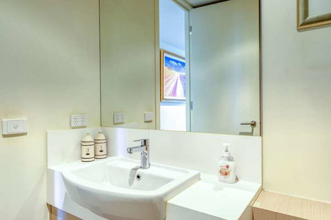 Exquisite 1 Bedroom In Stylish Malvern - Tourism Gold Coast 5