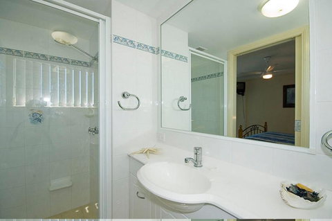 Mirage Unit 602 6 10 Manning Street - Gold Coast 4