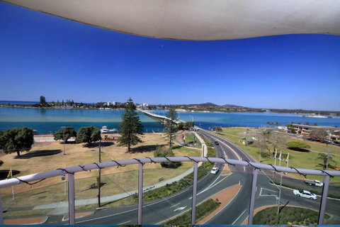 Mirage Unit 602 6 10 Manning Street - Gold Coast 3