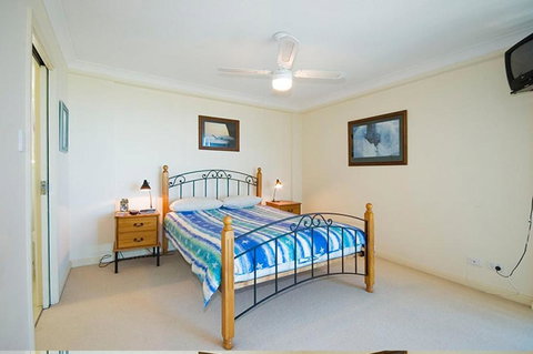 Mirage Unit 602 6 10 Manning Street - Gold Coast 1
