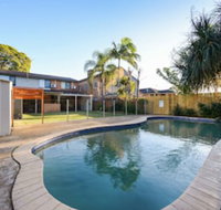 HomeHotel 4 Bedroom  Homeoffice with Nice Pool - Tourism Gold Coast
