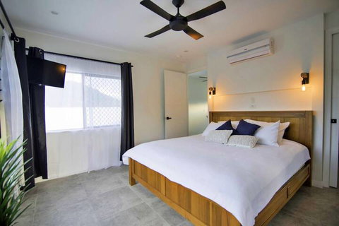 Isle Be Back Waterfront Luxury With Pool - Tourism Gold Coast 4
