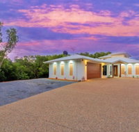 Isle Be Back Waterfront Luxury With Pool - Tourism Gold Coast