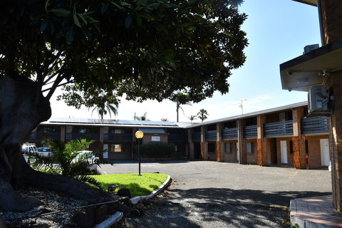 Lakeside Inn - Tourism Gold Coast 1