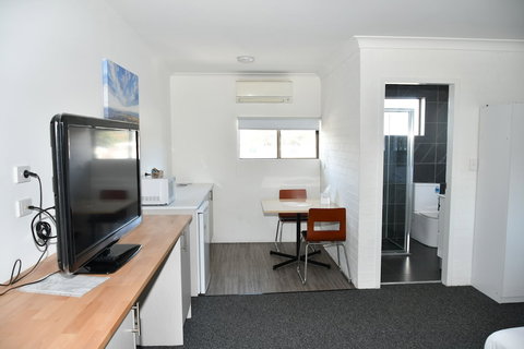 Lakeside Inn - Tourism Gold Coast 5