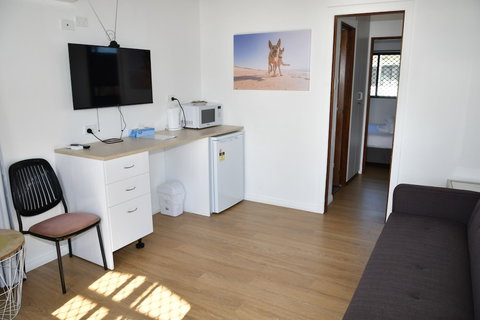 Lakeside Inn - Tourism Gold Coast 4