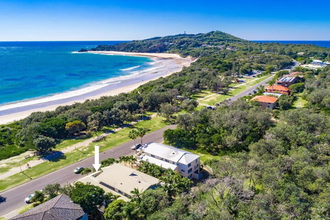 Your Luxury Escape - Karinya At Surfside - Tourism Gold Coast 1