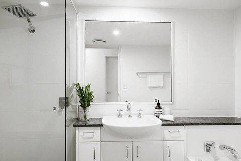 Your Luxury Escape - Karinya At Surfside - Tourism Gold Coast 3