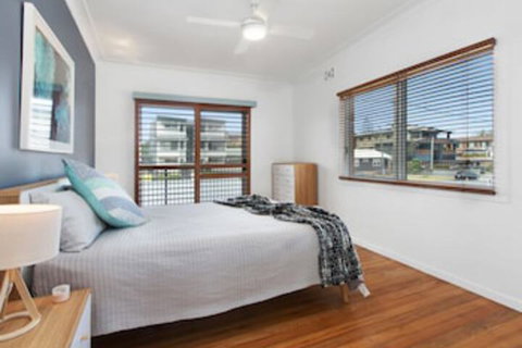 BEACH HOUSE On PEARL - Tourism Gold Coast 0