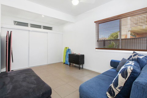 BEACH HOUSE On PEARL - Tourism Gold Coast 5