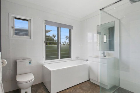 BEACH HOUSE On PEARL - Tourism Gold Coast 7