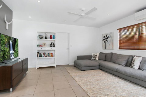 BEACH HOUSE On PEARL - Tourism Gold Coast 2