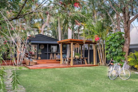 A PERFECT STAY - 3 Salty Sisters - Tourism Gold Coast 0