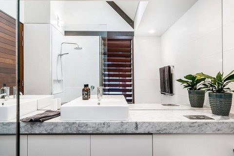 Your Luxury Escape - On The Bay 2 - Tourism Gold Coast 5
