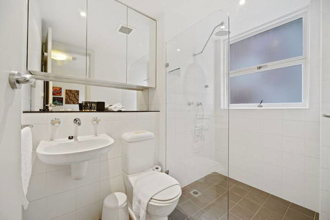 HomeHotel Urban Retreat In Secure Boutique Block - Tourism Gold Coast 4