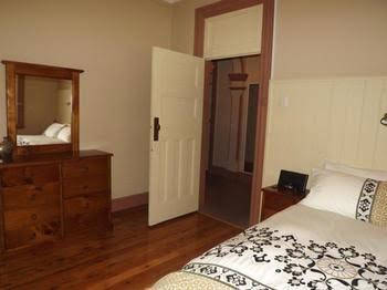 Rosalea Guesthouse - Tourism Gold Coast 0