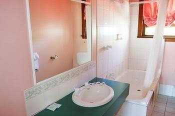 Golden Age Motel - Tourism Gold Coast 3