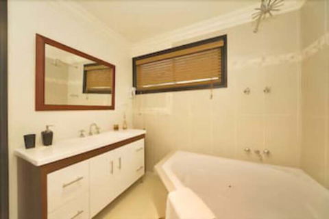 Top Of The Range Retreat - Tourism Gold Coast 3