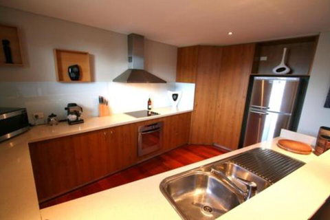 2 / 21 25 Fletcher Street Casablanca At Bogarts - Tourism Gold Coast 7