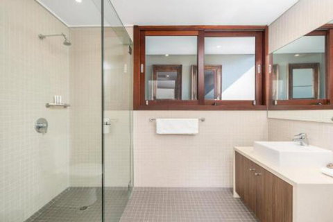 2 / 21 25 Fletcher Street Casablanca At Bogarts - Tourism Gold Coast 2